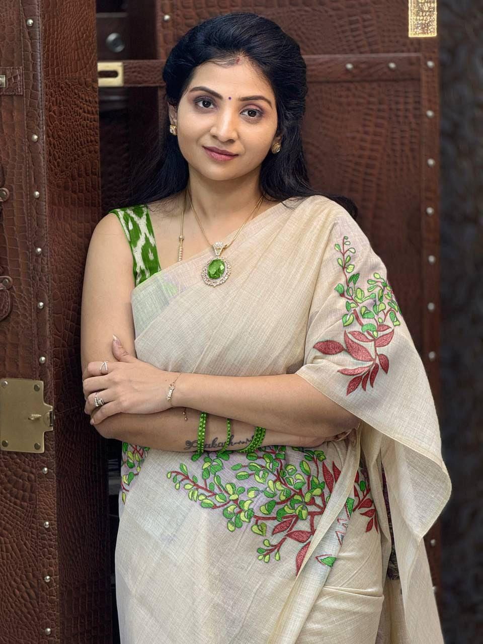 Plain Linen Digital Print Saree with Matching Blouse – MG515_560SS