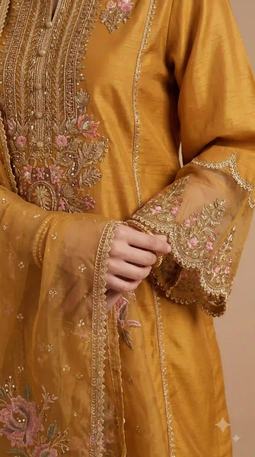 Gota patti lace sleeve and dupatta border – close-up