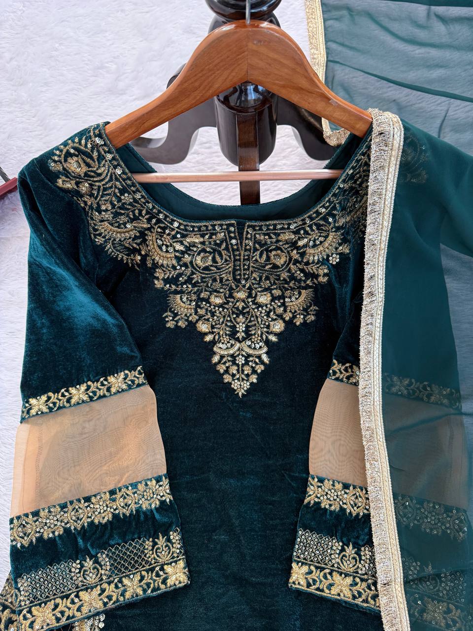Premium Velvet Thread & Sequins Embroidered Readymade Suit Set With Dupatta –DNo.1206