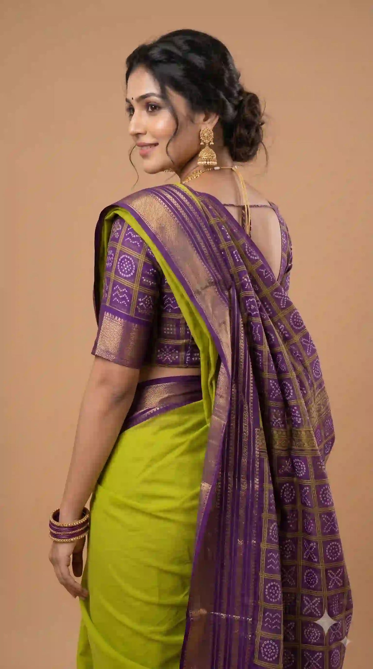 Parrot green Mysore silk saree – pallu and blouse view