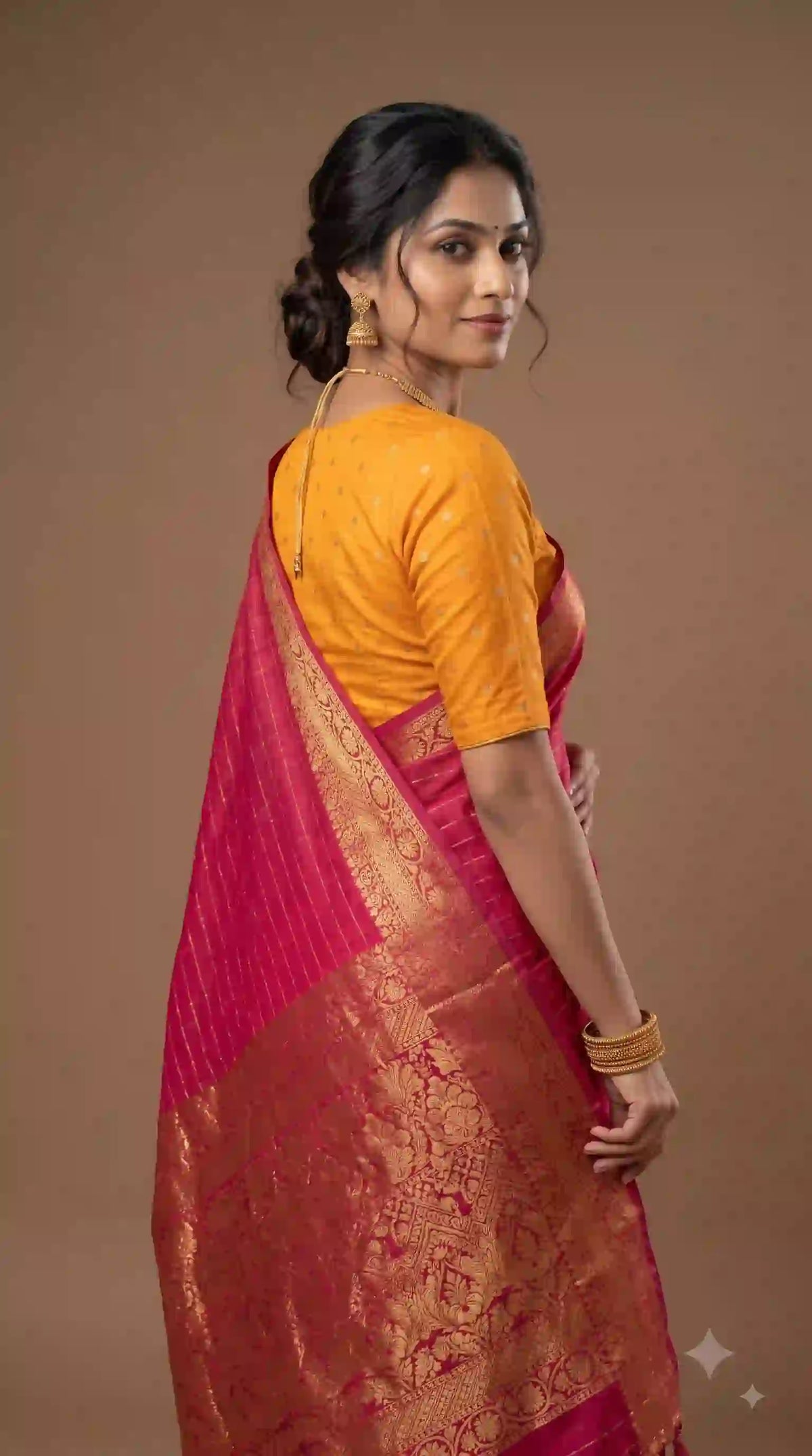 Rani pink Dola silk saree – side view with zari pallu