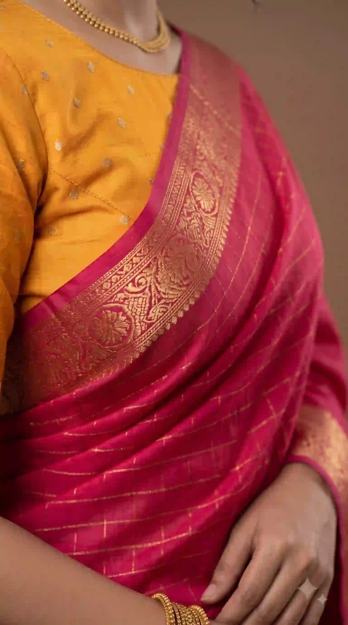Self zari jacquard and zari border of pink Dola silk saree – close-up