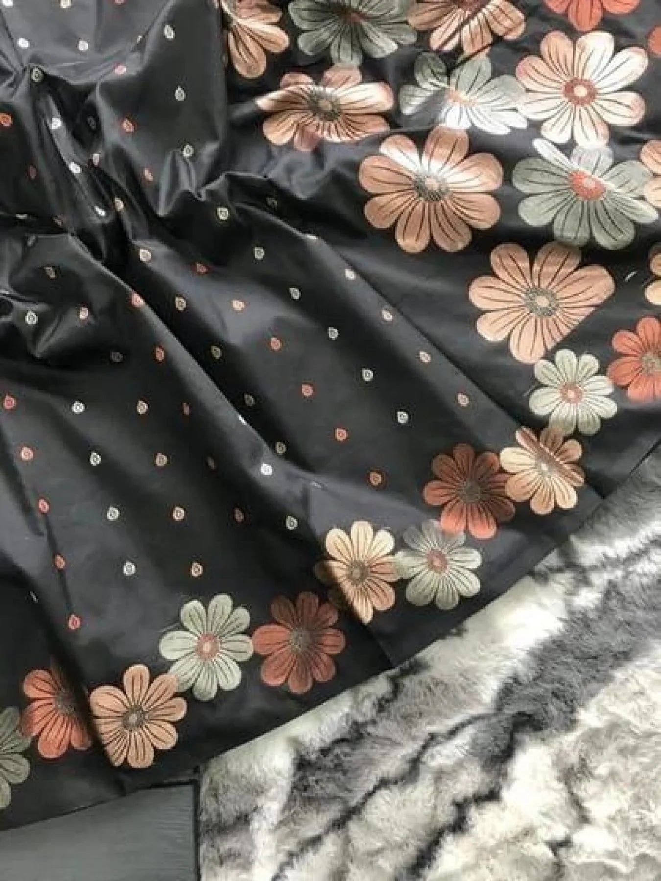Stunning Soft Lichi Silk Saree With Rich Pallu & Jacquard Blouse